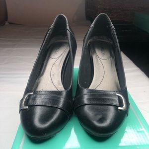 Marbella dress shoes. Women’s size 8.5M, black, 2.5 inch heel.